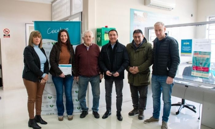 Florencio Varela: La Comuna instaló un desfibrilador en la Cámara de Comercio