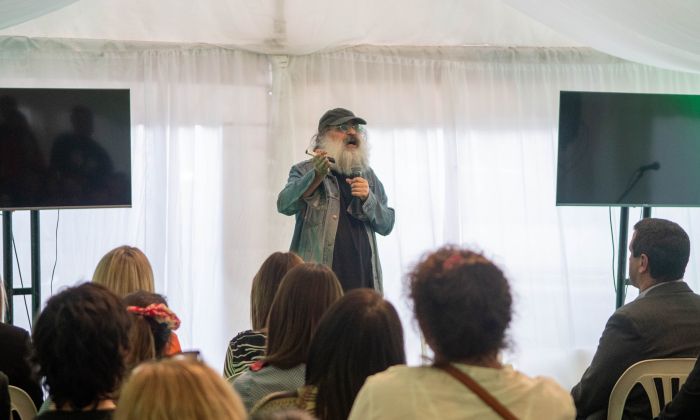 Pedro Saborido en la jornada inicial de la Feria del Libro en Florencio Varela
