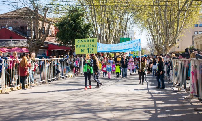 Florencio Varela: Desfile Educativo “Construyendo identidad varelense”