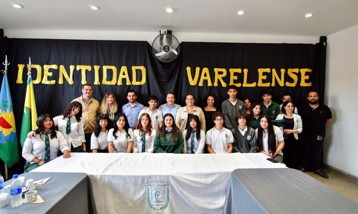 F. Varela -El intendente Watson dialogó con estudiantes del Instituto “Carlos Pellegrini”