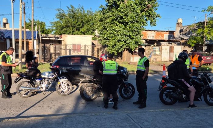 Operativos de interceptación vehicular en barrios varelenses
