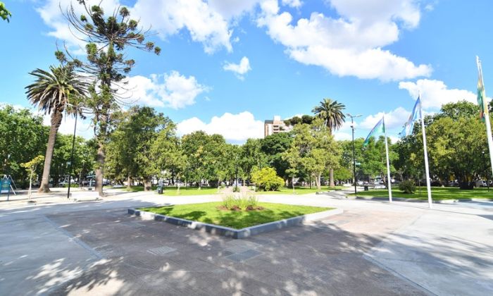 F. Varela - Andrés Watson presentó la renovada Plaza San Juan Bautista