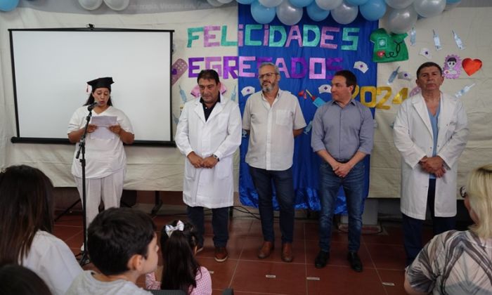 Florencio Varela - Entrega de diplomas a profesionales de Enfermería