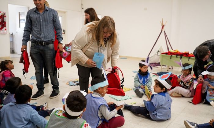 F. Varela - Entrega de útiles en el Centro de Desarrollo Infantil “Niños del Futuro”