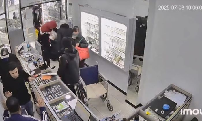 Quilmes – Asaltaron una joyería simulando ser discapacitados