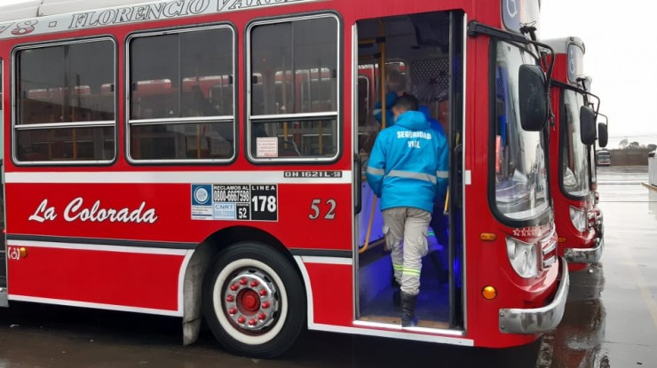 Desinfección en unidades del trasporte público varelense