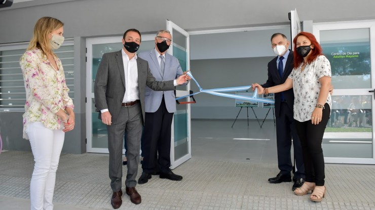 Watson inauguró el Centro de Día para Adultos Mayores “Lita Genoud”