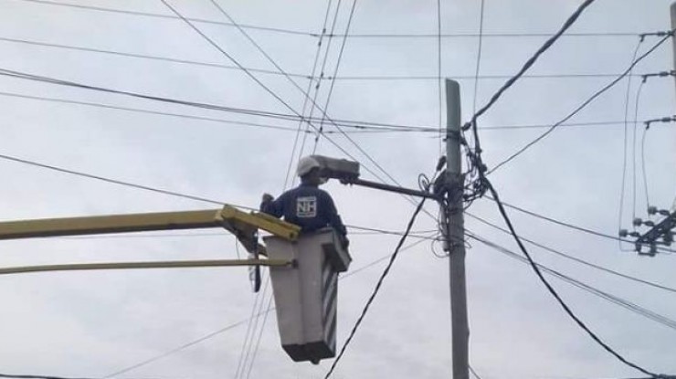 Labores de reparación de luminarias en diversos barrios varelenses