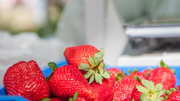 Viernes y sábado, con frutillas y flores