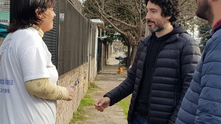 Alaniz junto a si equipo siguen recorriendo los barrios varelenses