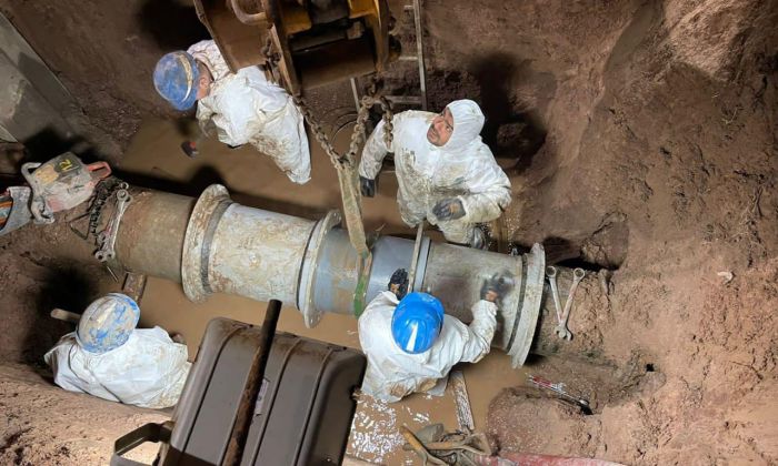 AySA finalizó la reparación de una importante cañería en Quilmes