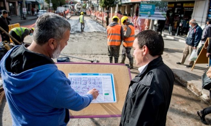 F. Varela: Andrés Watson monitoreó el progreso de la reconstrucción de la calle Sallarés