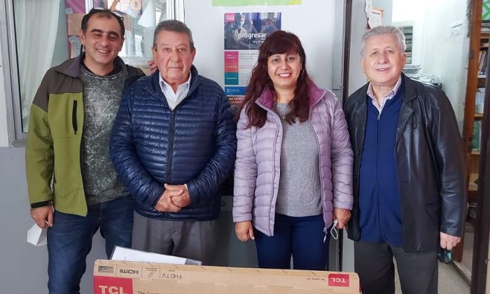 F. Varela: La escuela secundaria Nº 41 recibió un Smart TV donado por la Sociedad Civil “Mi Pueblo”