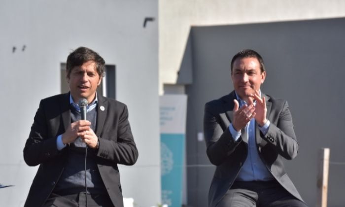 Andrés Watson y Axel Kicillof entregaron viviendas a familias varelenses