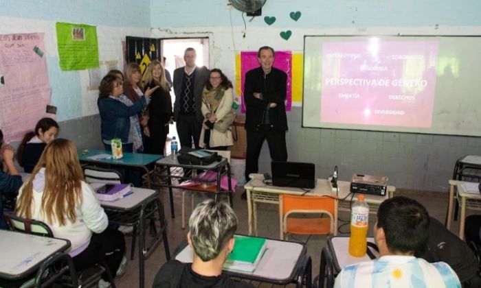 El programa municipal “Contener” inició su recorrido por las escuelas varelenses