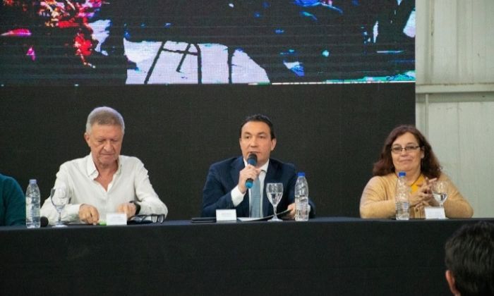 F. Varela: Watson reafirmó la sinergia entre la producción, la educación y el Estado