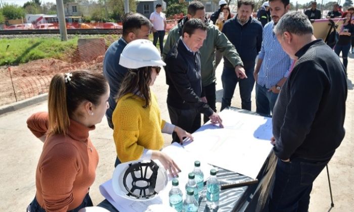 F. Varela: Watson monitoreó avances en la construcción del Paso Bajo Nivel en Av. Bosques