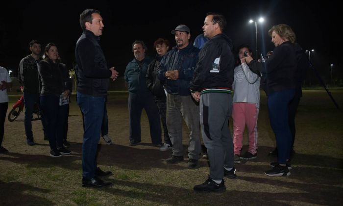 F. Varela: Nuevo parque lumínico en torno a la Escuela Primaria Nº24 de Presidente Avellaneda