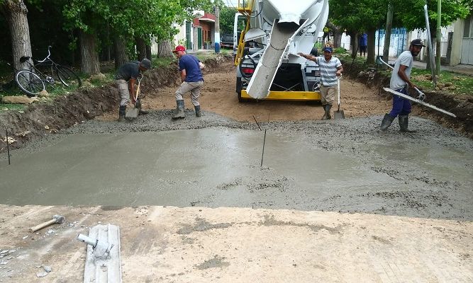 Servicios públicos: nuevos trabajos sobre la red vial e hidráulica varelense