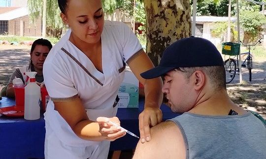 Florencio Varela - Continúan los operativos de vacunación en barrios