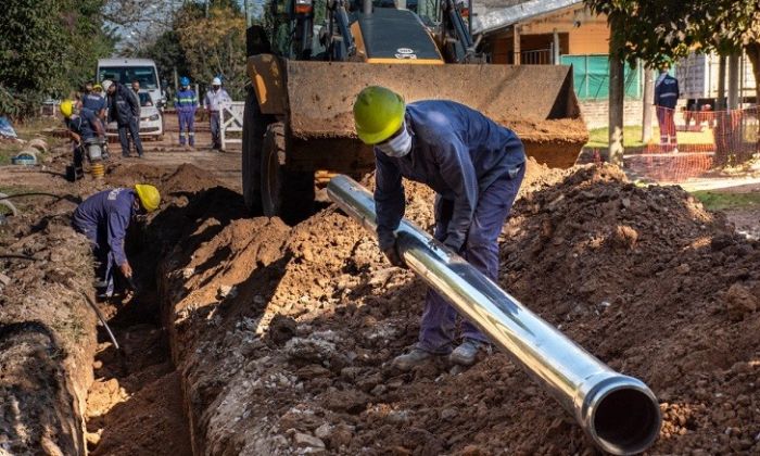 Florencio Varela - AySA ejecuta un plan de obras para mejorar el servicio de agua y cloacas