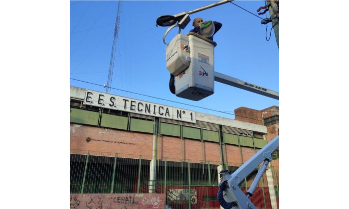 Florencio Varela - Renovación del alumbrado público en diversos barrios del distrito