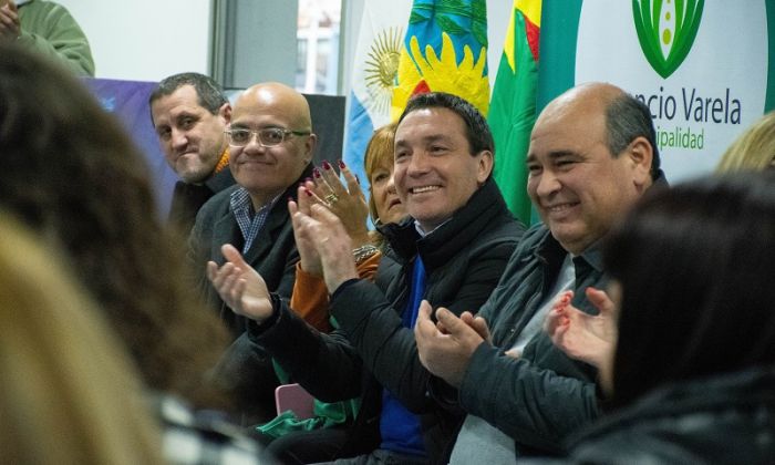 F. Varela - Andrés Watson junto a semifinalistas del concurso “Voces adolescentes”
