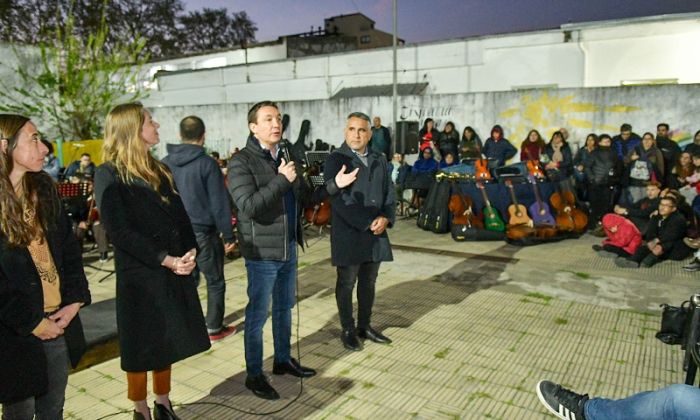 Florencio Varela - Entrega de recursos para coros y orquestas