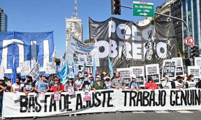 Marcha piquetera en el centro porteño y acto en Plaza de Mayo