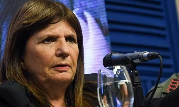 Habrá que pedir permiso para reunirse en el espacio público, si se juntan más de tres personas