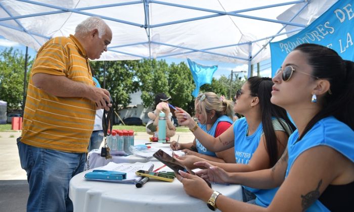 Florencio Varela - Villa del Plata: jornada de vacunación en la plaza de Mailín