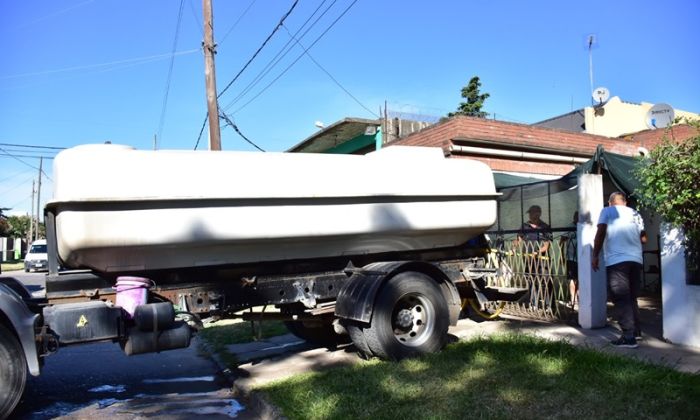 Accionar del Municipio ante la falta de agua en barrios varelenses