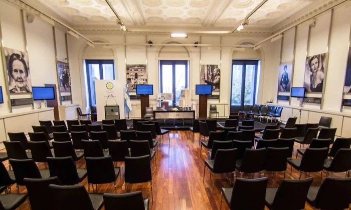 Casa Rosada: Karina Milei rebautizó el “Salón de las Mujeres"· como “Salón de los próceres”