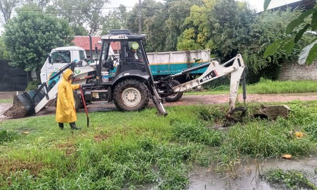 F. Varela - El Municipio despliega operativos en el sistema hidráulico durante la tormenta