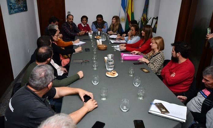 F. Varela - Municipio y Provincia analizaron estrategias vinculadas a la seguridad escolar integral