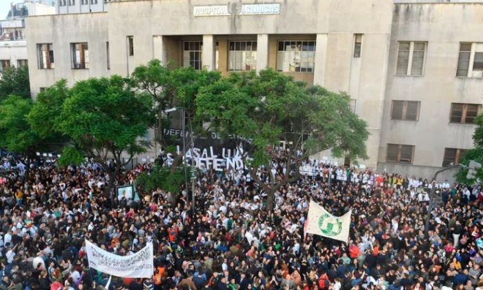 CABA – Hospital de Clínicas: protestas ante a la reducción de fondos