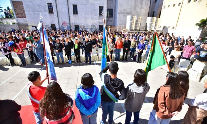 Florencio Varela - La Secundaria Nº9 celebró sus bodas de plata