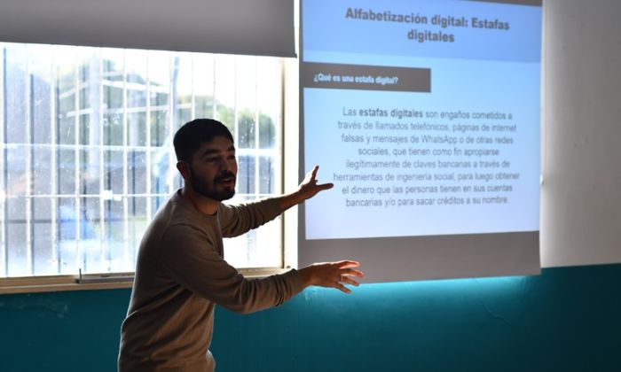 Florencio Varela - Capacitación para adultos mayores sobre estafas virtuales