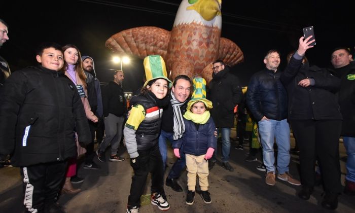 Florencio Varela – Una multitud de hinchas en los festejos del “Defe”