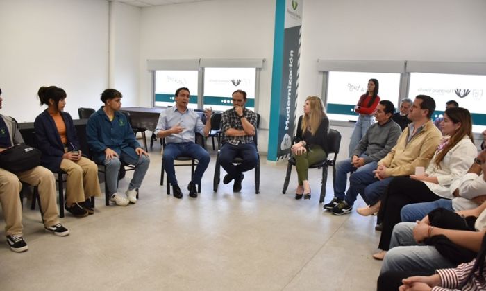 F. Varela – Estudiantes visitaron el Centro de Monitoreo municipal