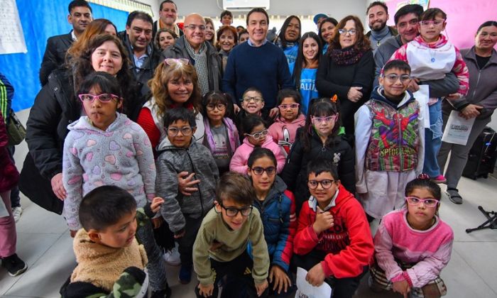 F. Varela – “Ver para Aprender”, entrega de anteojos gratuitos en la Primaria Nº44