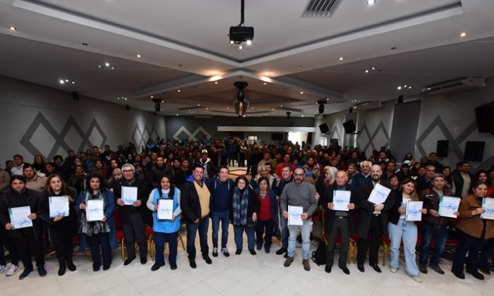 Andrés Watson otorgó reconocimientos municipales a entidades varelenses de bien público