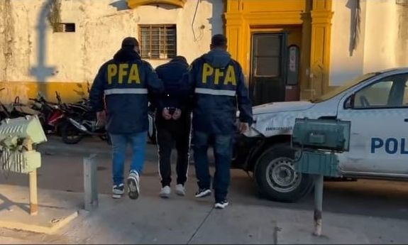 Ing. Budge – La PFA detuvo al líder de una banda que atacó a tiros una remisería en La Salada