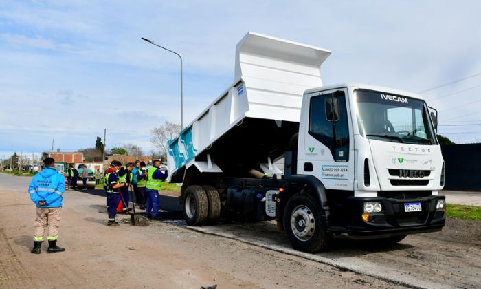 Florencio Varela - Operativo de bacheo en Curva de Chávez
