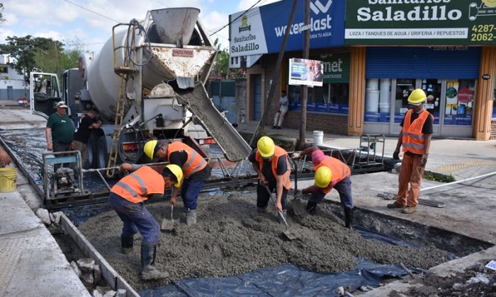 F. Varela – El intendente Andrés Watson monitoreó una pavimentación en San Eduardo