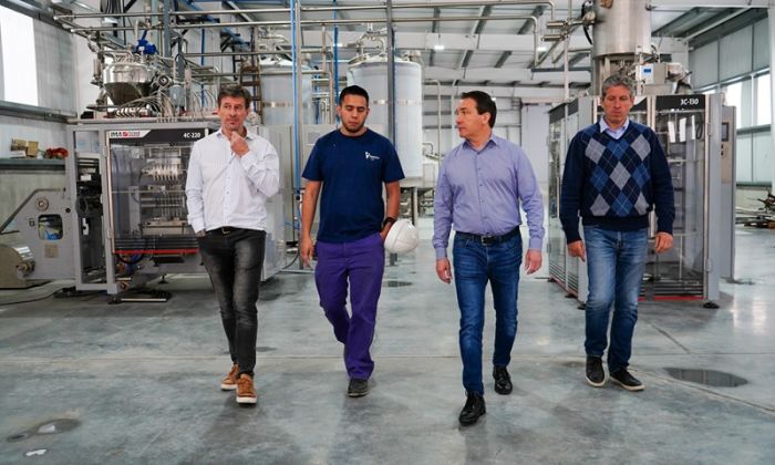 F. Varela - El intendente Andrés Watson recorrió la empresa “Oligra Sudamericana”
