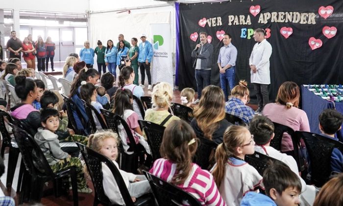 F. Varela – Alumnos de la Primaria Nº3 recibieron sus anteojos gratis