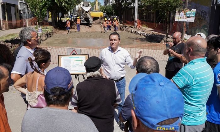 F. Varela - El Municipio continuó con la obra de pavimentación en San Eduardo