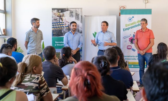 F. Varela - Primer ciclo de capacitación en “Gestión integral de Emprendimientos”