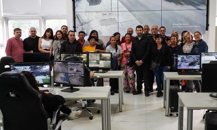 F. Varela - Vecinos de Las Margaritas recorrieron el Centro de Monitoreo Municipal